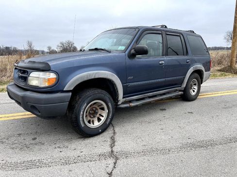 Used 2000 Ford Explorer XLS image 1