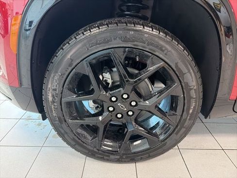 New 2026 Chevrolet Traverse RS w/ LPO, Floor Liner Package FWD image 11