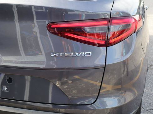 Used 2018 Alfa Romeo Stelvio AWD image 37