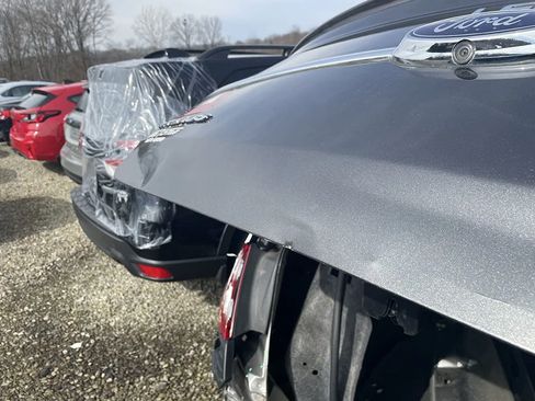Used 2018 Ford Taurus SEL w/ Equipment Group 201A FWD image 16