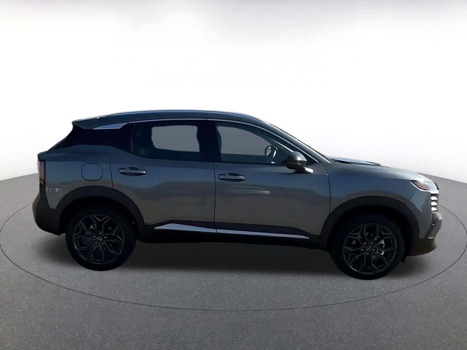 Used 2026 Nissan Kicks SR FWD image 15