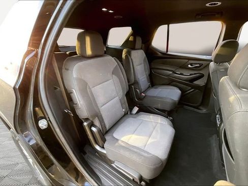 Used 2023 Chevrolet Traverse LT image 17