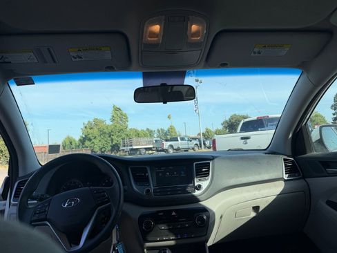 Used 2018 Hyundai Tucson SEL FWD image 11