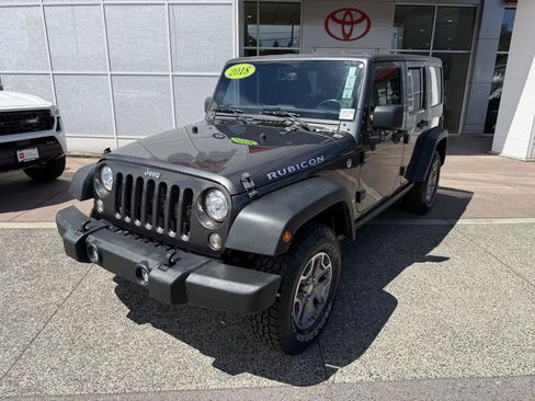 Used 2018 Jeep Wrangler Unlimited Rubicon w/ Connectivity Group AWD/4WD image 2