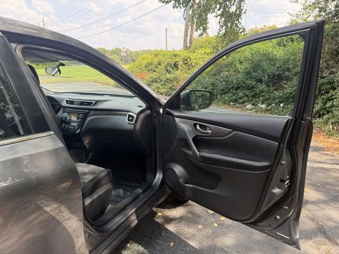Used 2016 Nissan Rogue S AWD/4WD image 16