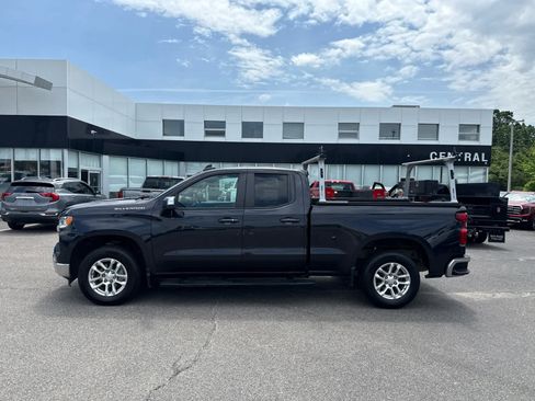 Used 2022 Chevrolet Silverado 1500 LT AWD/4WD image 2