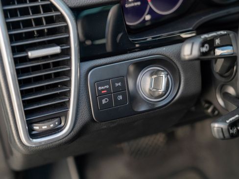 Used 2022 Porsche Cayenne image 14