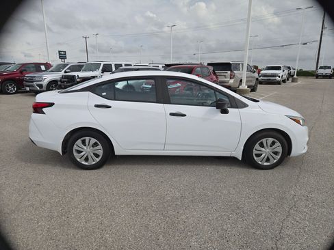 Used 2021 Nissan Versa S w/ Electronics Package FWD image 2