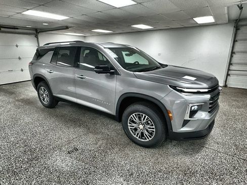 New 2026 Chevrolet Traverse LT w/ Driver Confidence Package AWD/4WD image 2