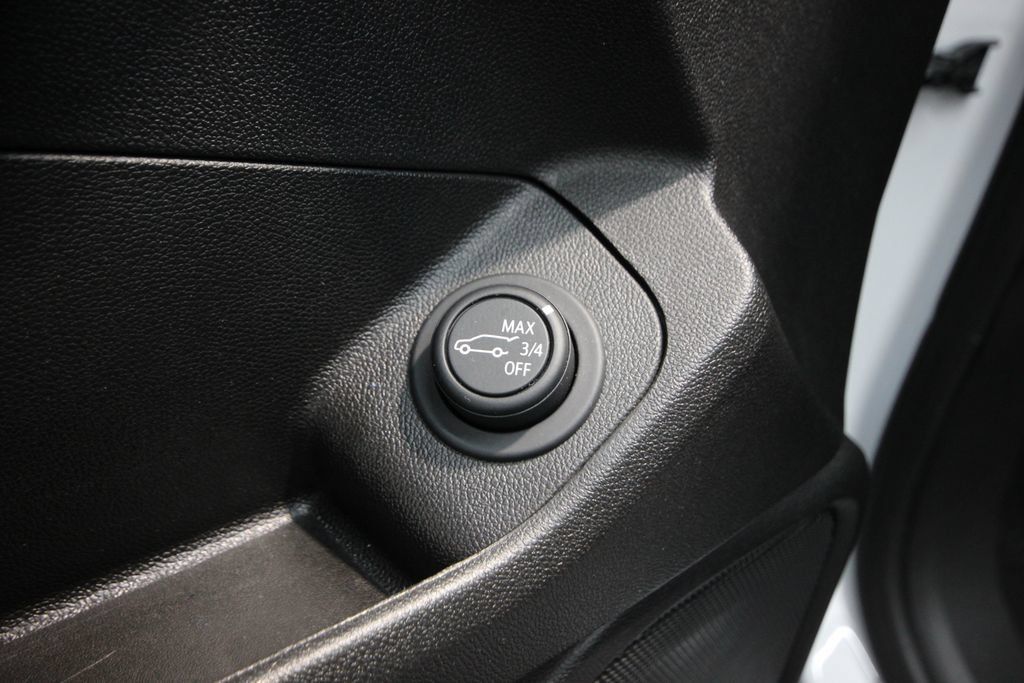 Used 2023 GMC Terrain SLT AWD/4WD image 16