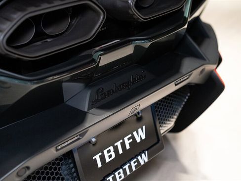Used 2024 Lamborghini Revuelto AWD/4WD image 32