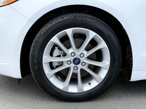 Used 2020 Ford Fusion SE FWD image 11