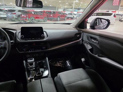 Used 2023 Nissan Rogue SV AWD/4WD image 16