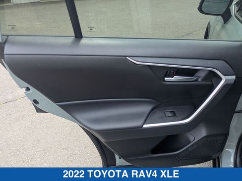 Used 2022 Toyota RAV4 XLE w/ Carpet Mat Package (TMS) AWD/4WD image 28