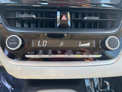 Used 2025 Toyota Corolla LE FWD image 24