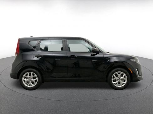 Used 2025 Kia Soul LX w/ LX Technology Package FWD image 11