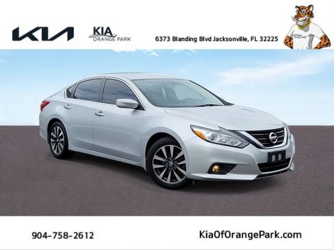 Used 2017 Nissan Altima 2.5 SV FWD image 1