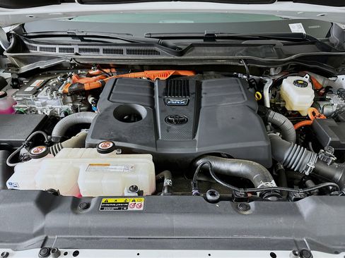 Used 2024 Toyota Tundra Limited image 33