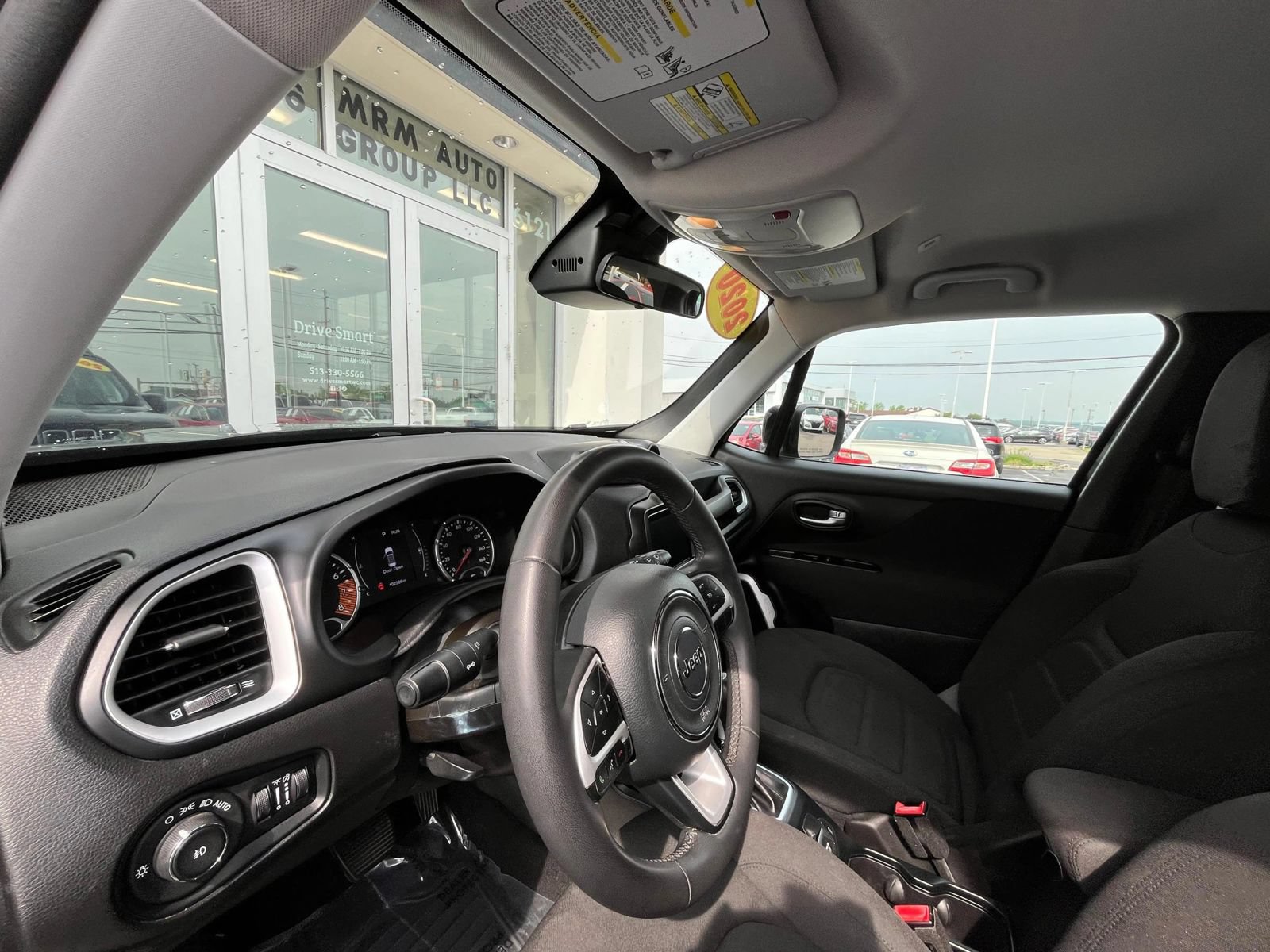 Used 2020 Jeep Renegade Latitude FWD image 23