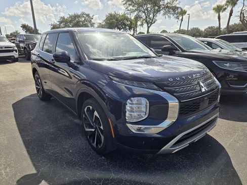 Used 2024 Mitsubishi Outlander SE FWD image 2