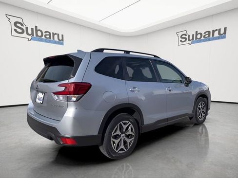 Used 2021 Subaru Forester Premium AWD/4WD image 7
