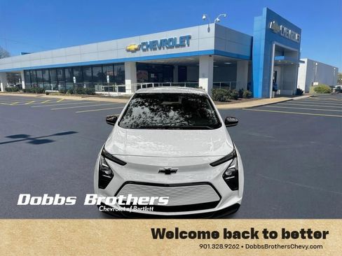 Used 2023 Chevrolet Bolt LT w/ Infotainment Package FWD image 2