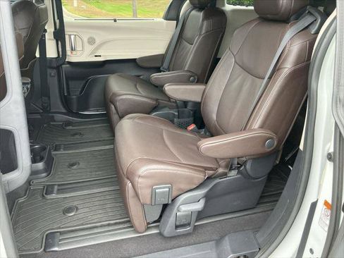 Certified 2023 Toyota Sienna Platinum image 28