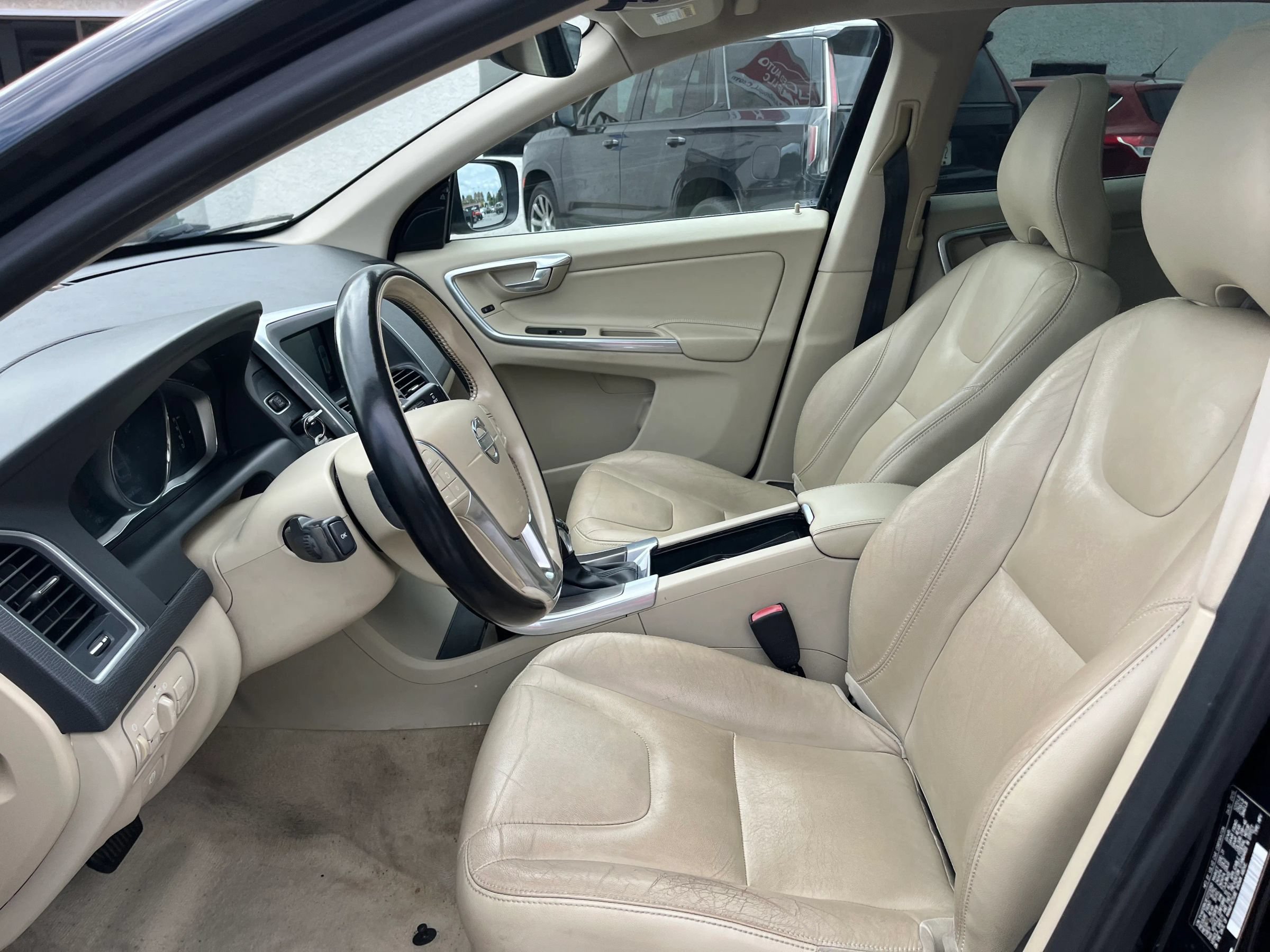 Used 2015 Volvo XC60 T5 AWD/4WD image 9