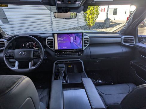 Used 2024 Toyota Sequoia Platinum AWD/4WD image 26
