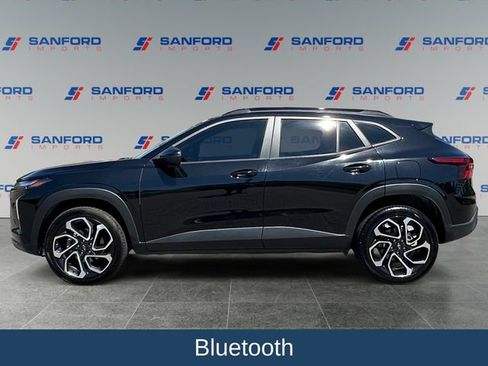 Used 2024 Chevrolet Trax RS w/ Driver Confidence Package FWD image 3