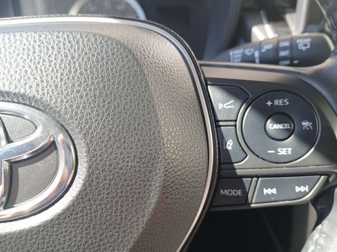 Used 2022 Toyota Corolla Cross LE image 17