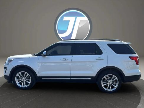 Used 2019 Ford Explorer XLT w/ Equipment Group 202A FWD image 9