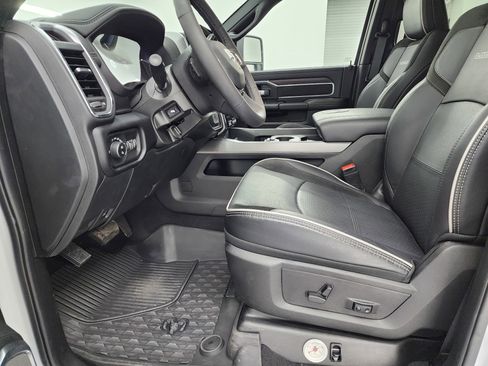 Used 2025 RAM 3500 Laramie image 8