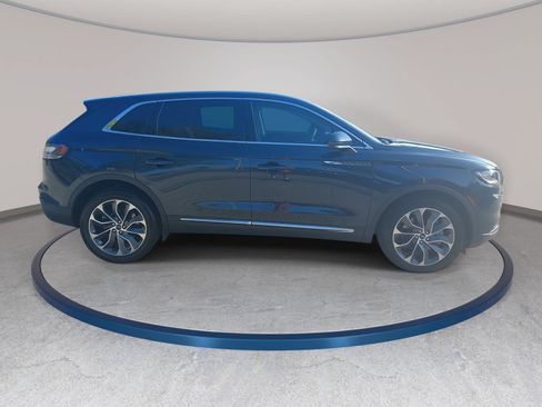 Used 2022 Lincoln Nautilus Reserve AWD/4WD image 4