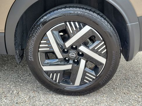 Certified 2025 Nissan Kicks SV FWD image 9