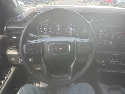 Used 2024 GMC Sierra 2500 AT4 w/ AT4 Preferred Package AWD/4WD image 10