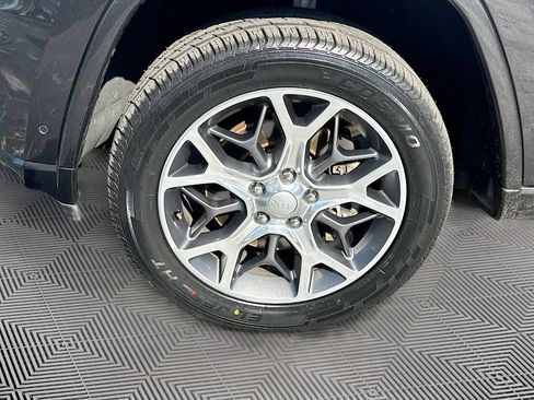 Used 2021 Jeep Grand Cherokee Overland AWD/4WD image 35