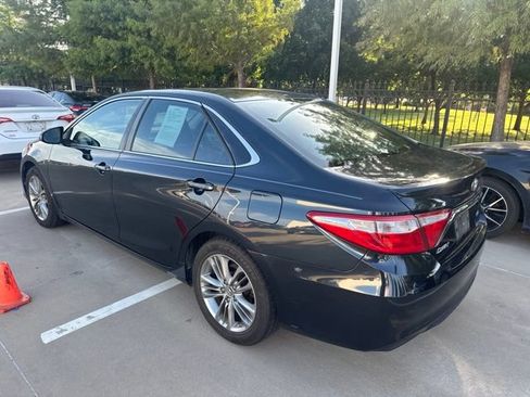 Used 2015 Toyota Camry SE FWD image 4