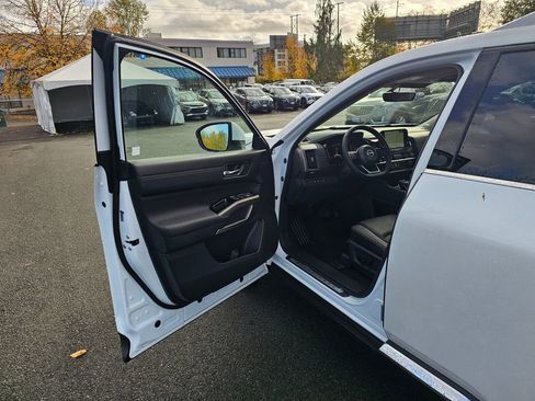 New 2025 Nissan Pathfinder Platinum w/ Cargo Package image 21