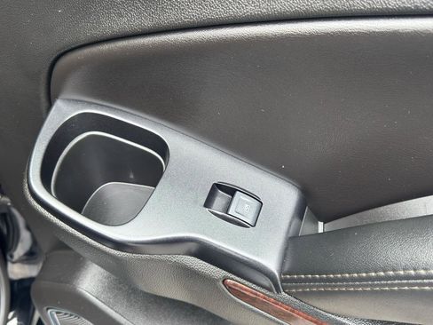 Used 2018 GMC Yukon SLE image 33