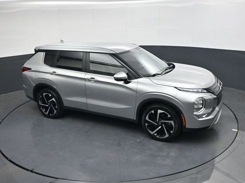 Used 2024 Mitsubishi Outlander SE image 20