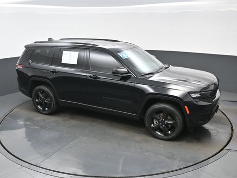 Used 2023 Jeep Grand Cherokee L Laredo image 40