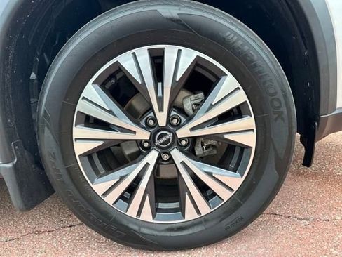 Used 2022 Nissan Rogue SV image 30