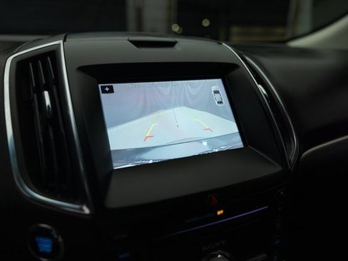 Used 2018 Ford Edge Titanium image 29