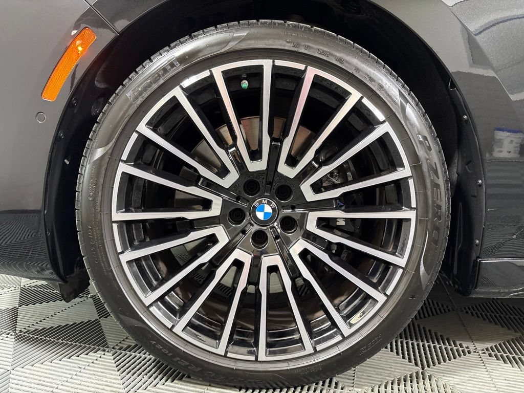 Certified 2026 BMW 740i xDrive w/ Executive Package AWD/4WD image 8