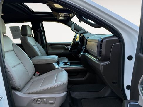 Used 2025 GMC Sierra 2500 SLT w/ SLT Premium Package image 15