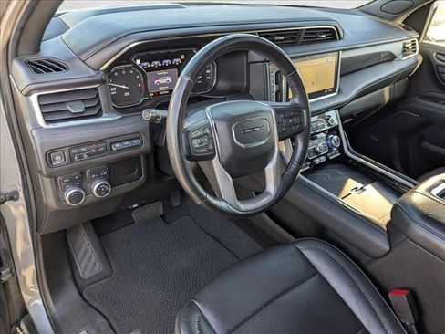 Used 2021 GMC Yukon Denali w/ Denali Premium Package image 10