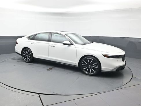 Certified 2024 Honda Accord Touring image 9