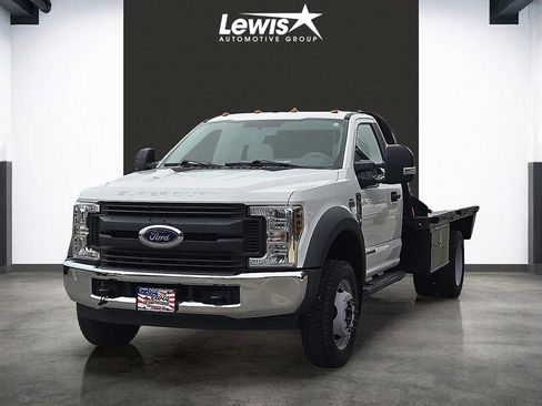 Used 2018 Ford F550 2WD Regular Cab Super Duty image 1