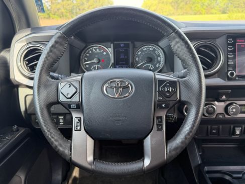 Used 2020 Toyota Tacoma TRD Off-Road w/ Blackout Package AWD/4WD image 25